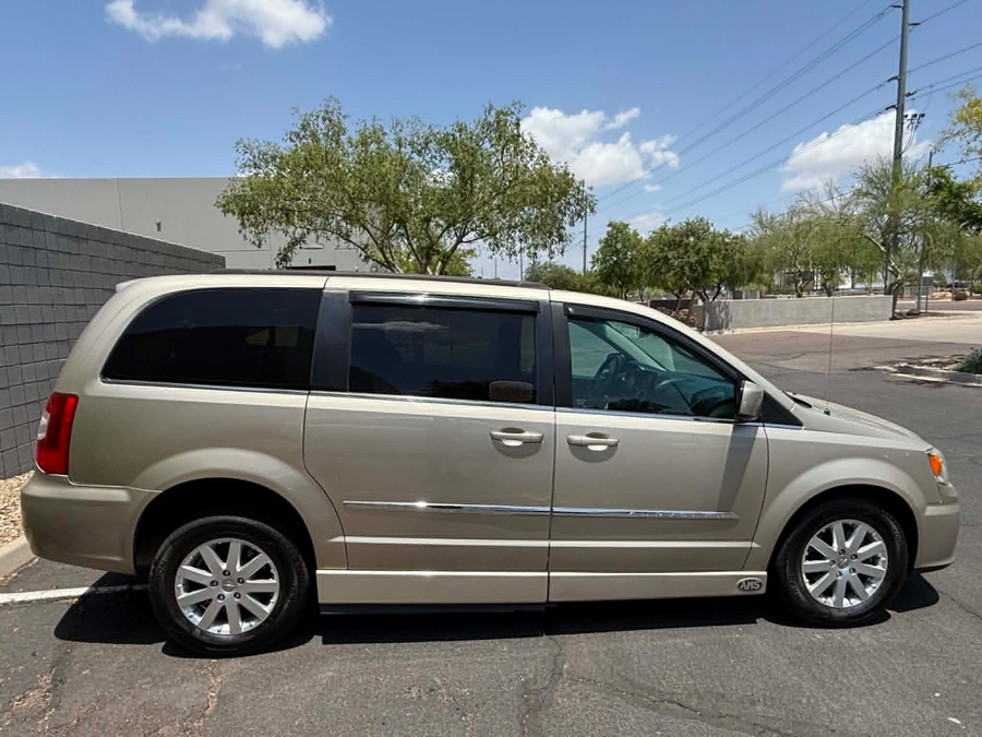 Used 2015 Chrysler Town and Country Touring - AMS Side Entry Entry Fold Out Automatic Ramp
