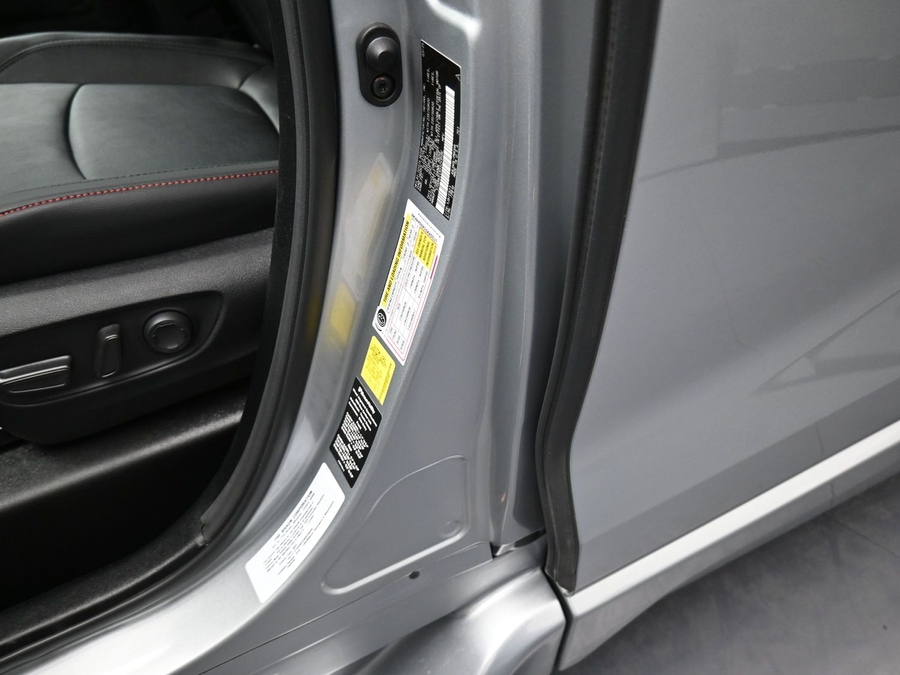 New 2025 Toyota Sienna Hybrid XSE Sport - BraunAbility Side Entry Entry Fold Out Automatic Ramp