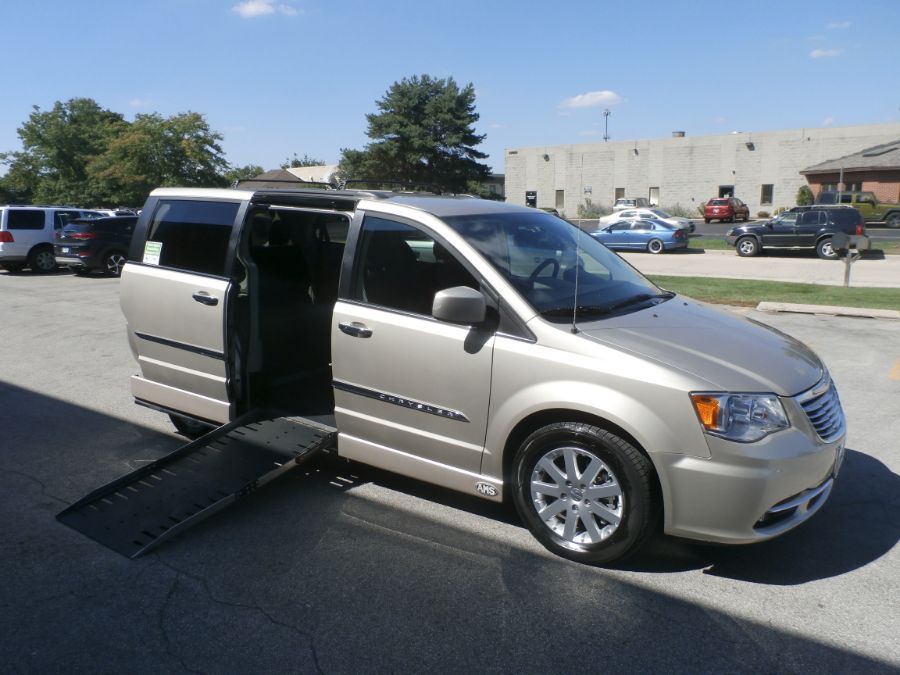 2016 chrysler town and country handicap van