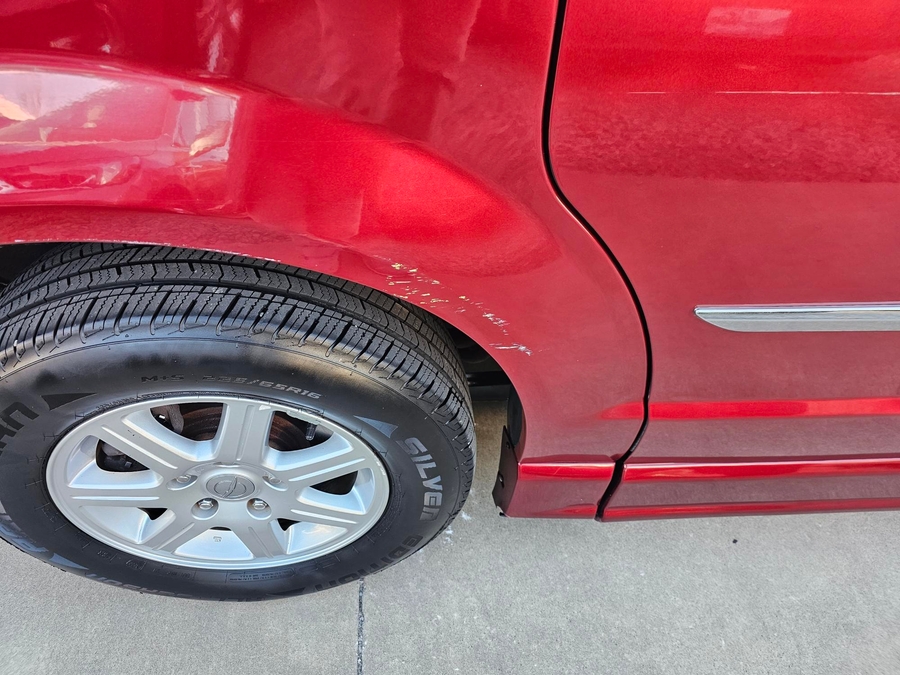  Chrysler Town and Country image number 7