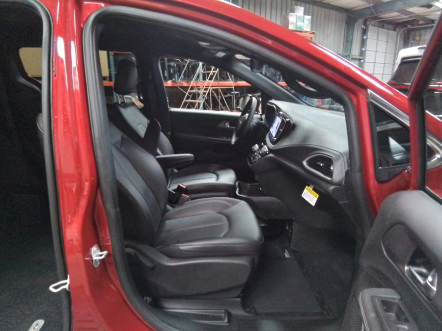Número de imagen rojo Chrysler Pacifica 15