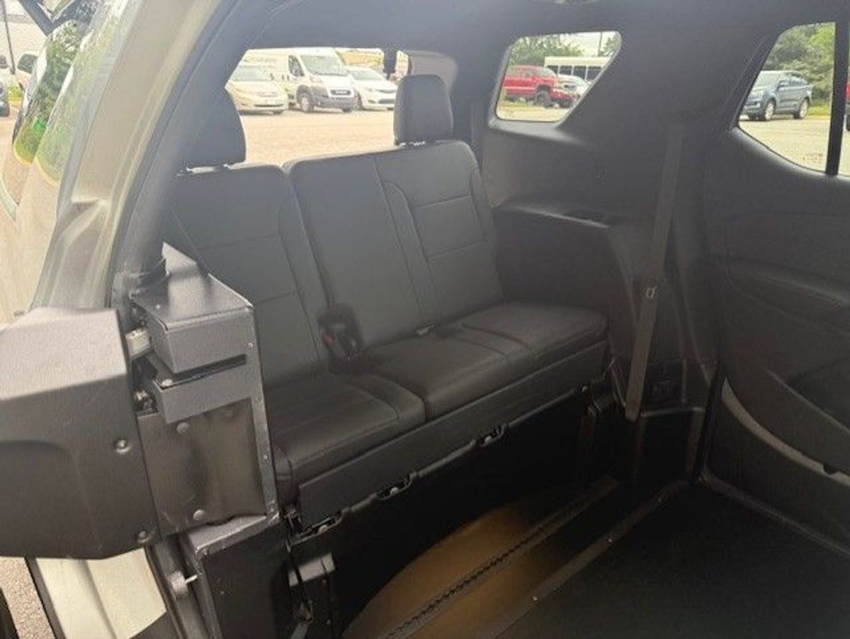 Silver Chevrolet Traverse image number 4