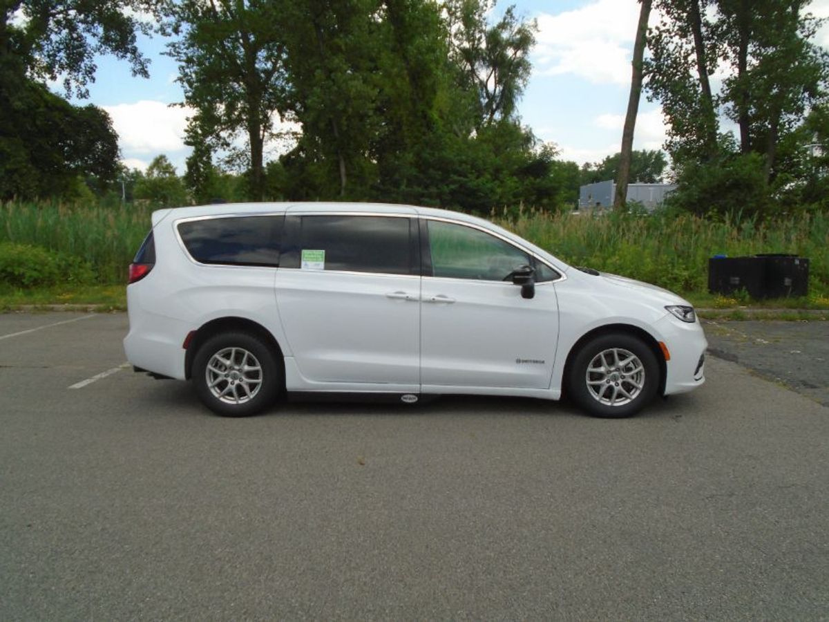 2024 CHRYSLER PACIFICA - Image 7