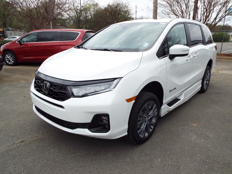 White Honda Odyssey with Side Entry Automatic In Floor ramp