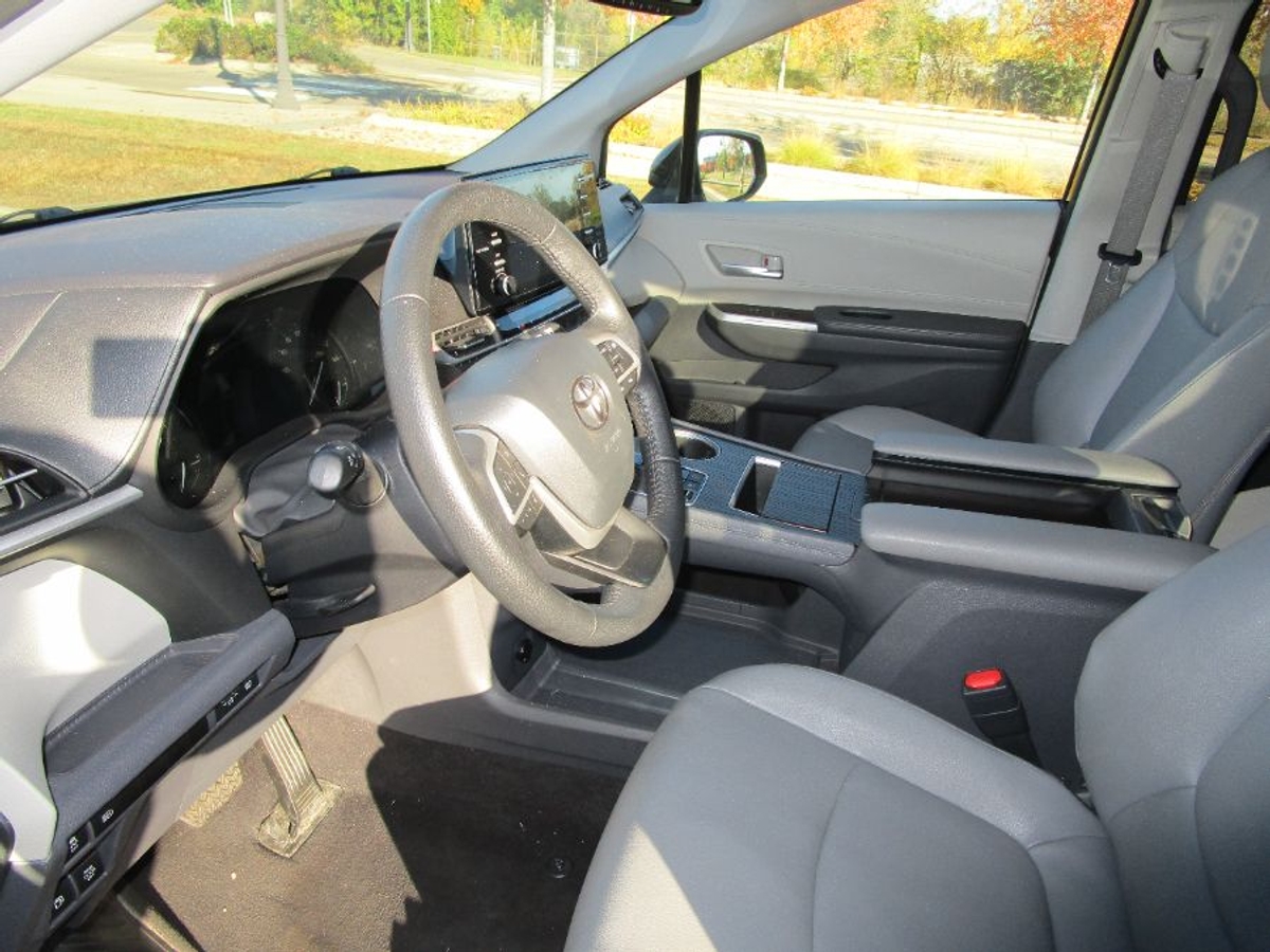 2024 TOYOTA SIENNA - Image 12