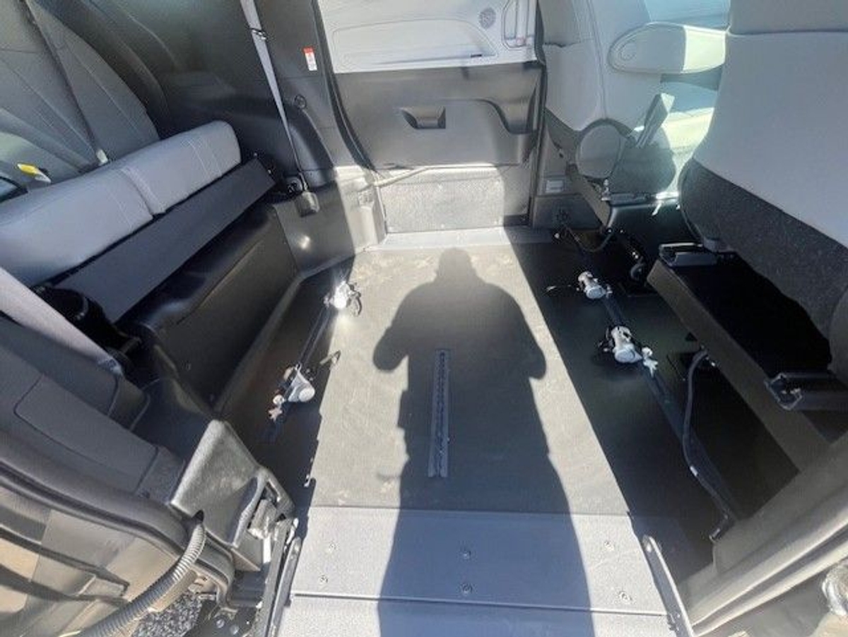 2025 TOYOTA SIENNA - Image 16