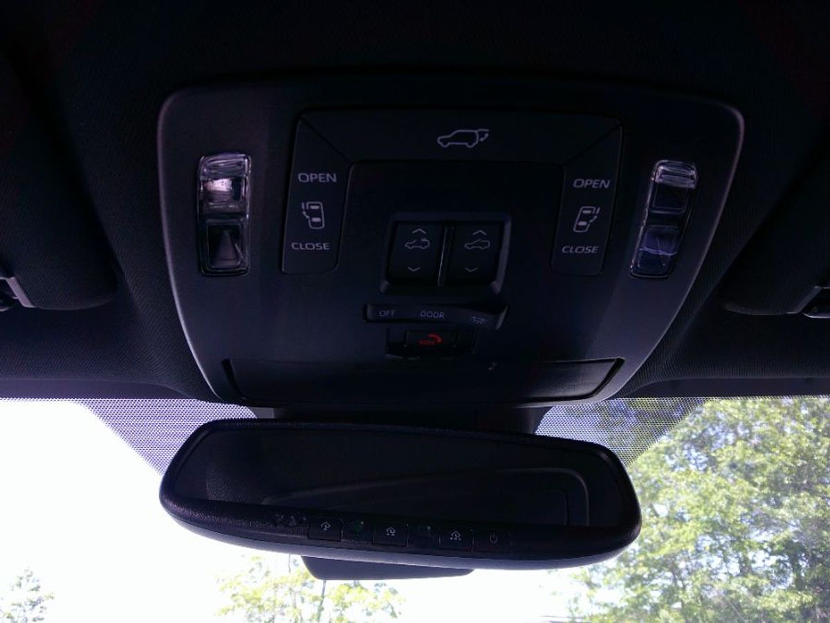 Black Toyota Sienna image number 17