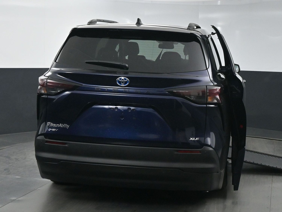 New 2025 Toyota Sienna Hybrid XLE Plus - BraunAbility Side Entry Entry In Floor Automatic Ramp