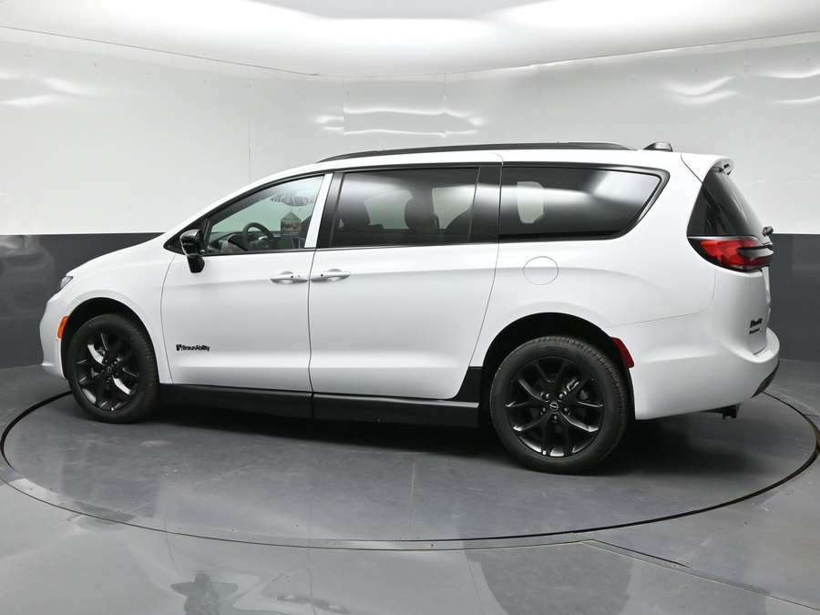 New 2026 Chrysler Pacifica Select Sport - BraunAbility Side Entry Fold Out Manual Ramp
