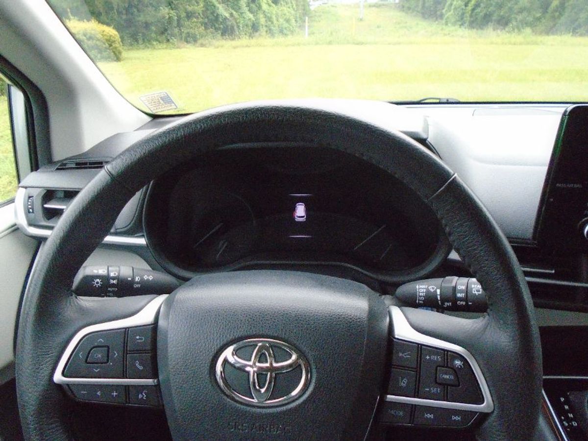 2024 TOYOTA SIENNA - Image 2