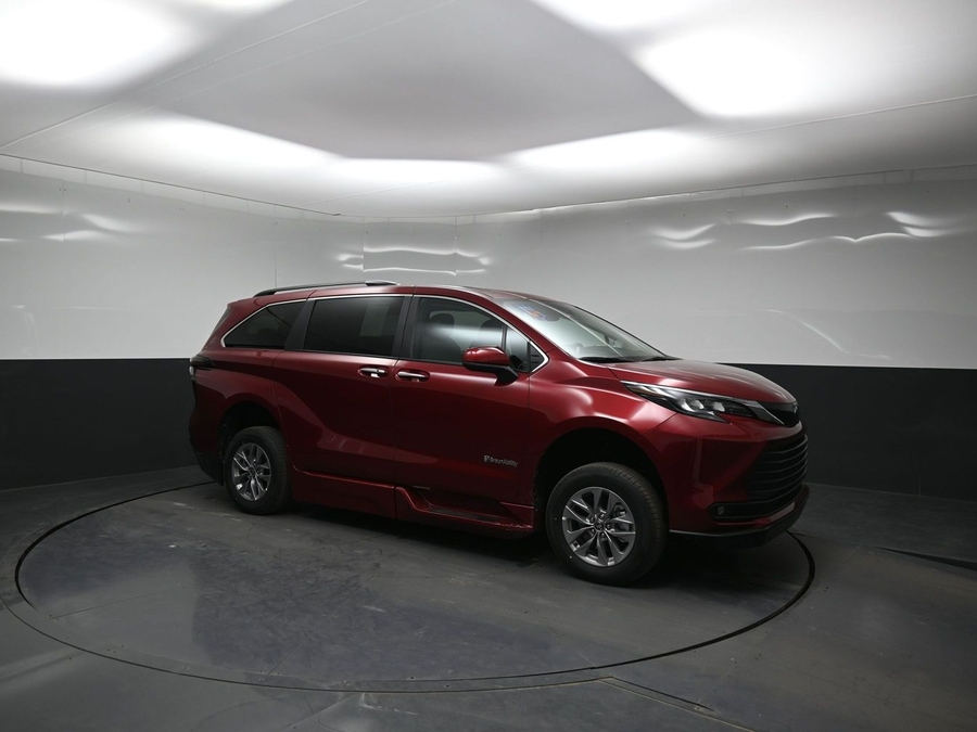 Red Toyota Sienna image number 14