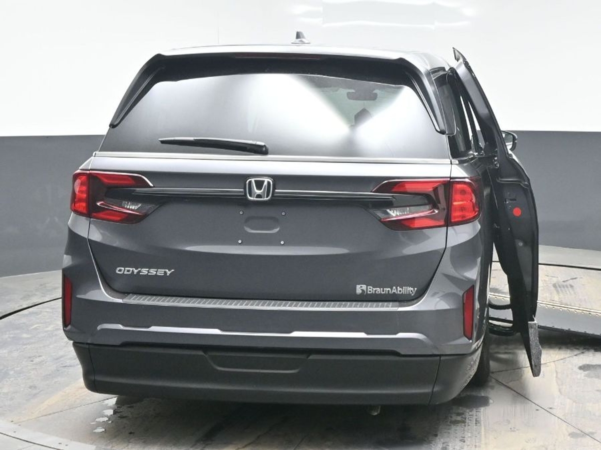 Grey Honda Odyssey image number 6