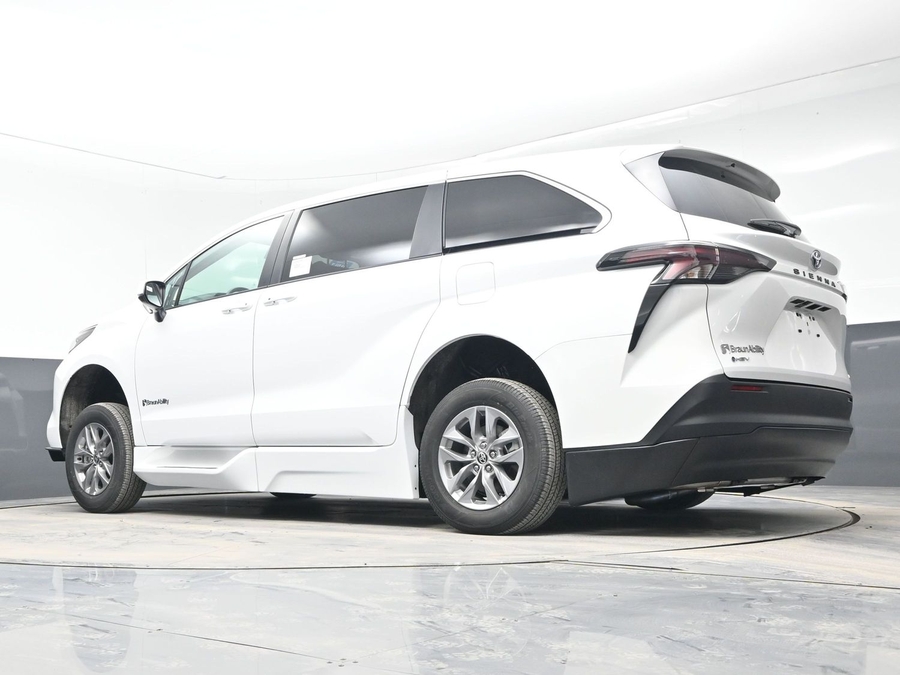 New 2025 Toyota Sienna Hybrid LE - BraunAbility Side Entry Entry Fold Out Automatic Ramp