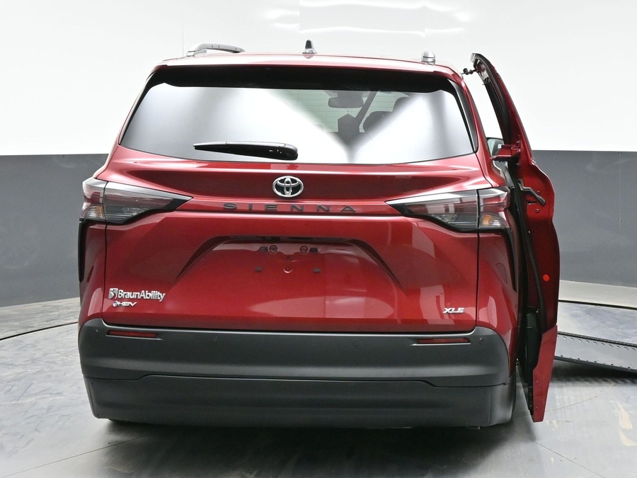 New 2026 Toyota Sienna Hybrid XLE Add - BraunAbility Side Entry Entry In Floor Automatic Ramp