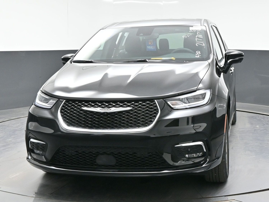 Black Chrysler Pacifica image number 13