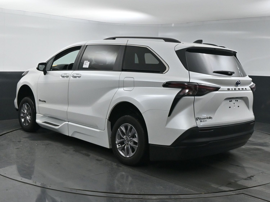 New 2025 Toyota Sienna Hybrid XLE Plus - BraunAbility Side Entry Entry Fold Out Automatic Ramp