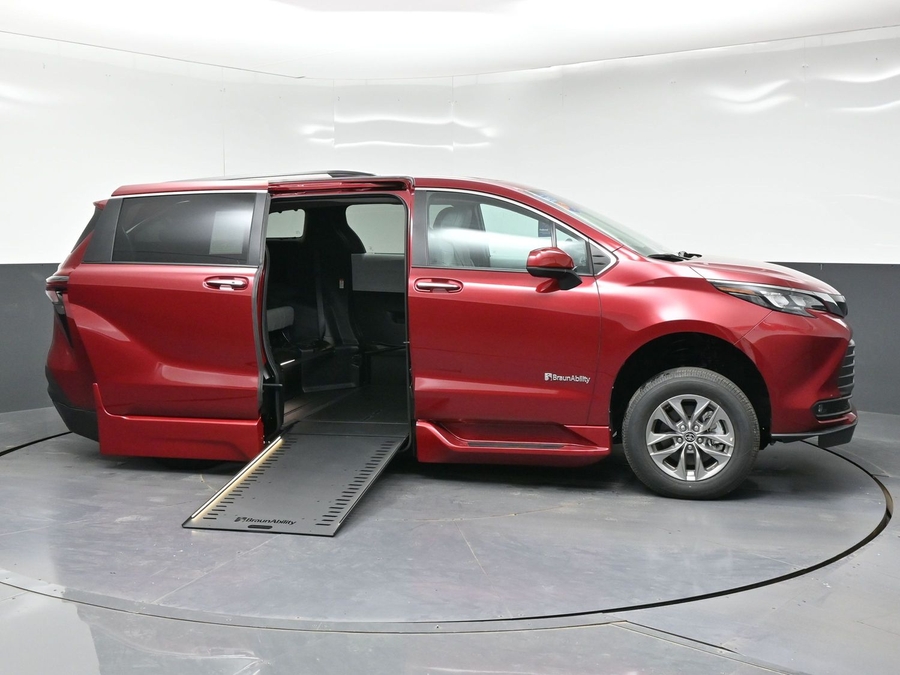 New 2026 Toyota Sienna Hybrid XLE Add - BraunAbility Side Entry In Floor Automatic Ramp