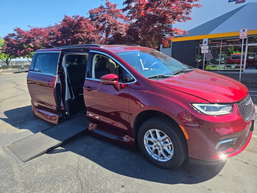 Used 2022 Chrysler Pacifica Touring L - VMI Side Entry Entry In Floor Automatic Ramp