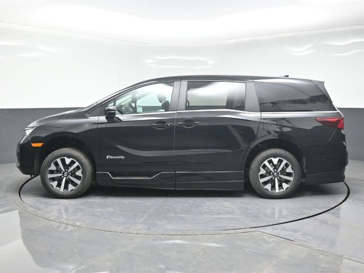 Black Honda Odyssey image number 6