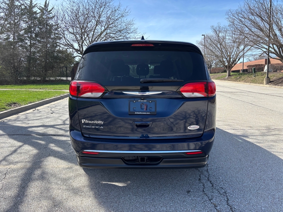 Used 2020 Chrysler Pacifica Touring L Plus - BraunAbility Side Entry Entry In Floor Automatic Ramp