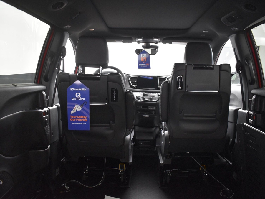 New 2025 Chrysler Pacifica Select Plus - BraunAbility Side Entry Entry Fold Out Automatic Ramp