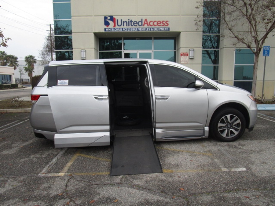 Used 2015 Honda Odyssey Touring Elite - VMI Side Entry Entry In Floor Automatic Ramp