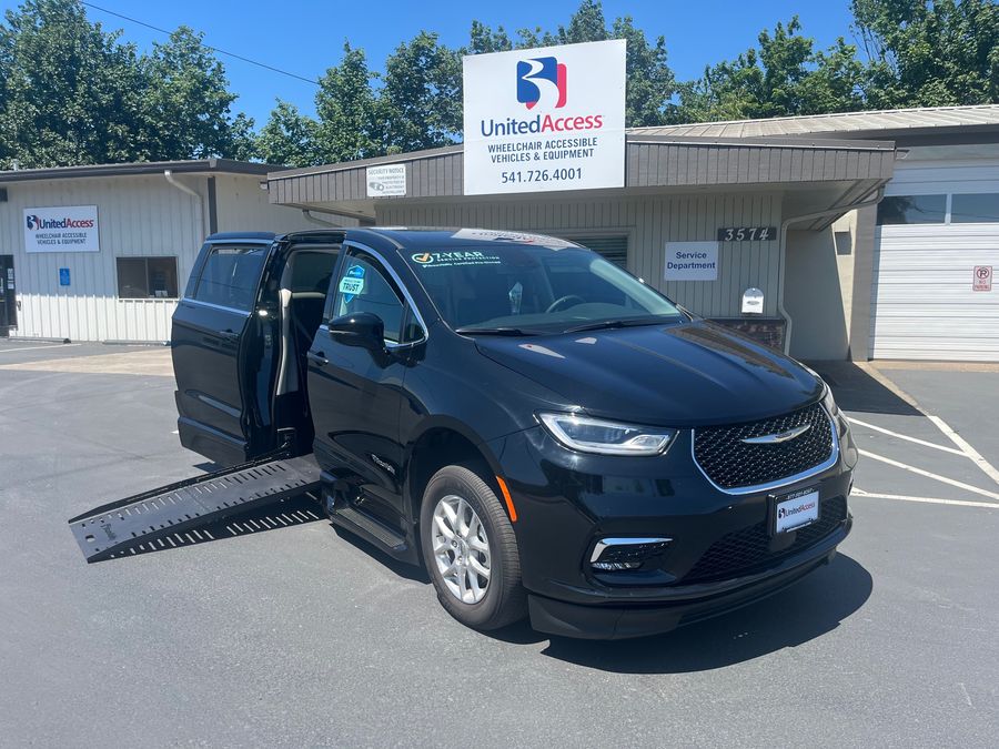 Used 2024 Chrysler Pacifica Touring L - BraunAbility Side Entry Entry Fold Out Automatic Ramp