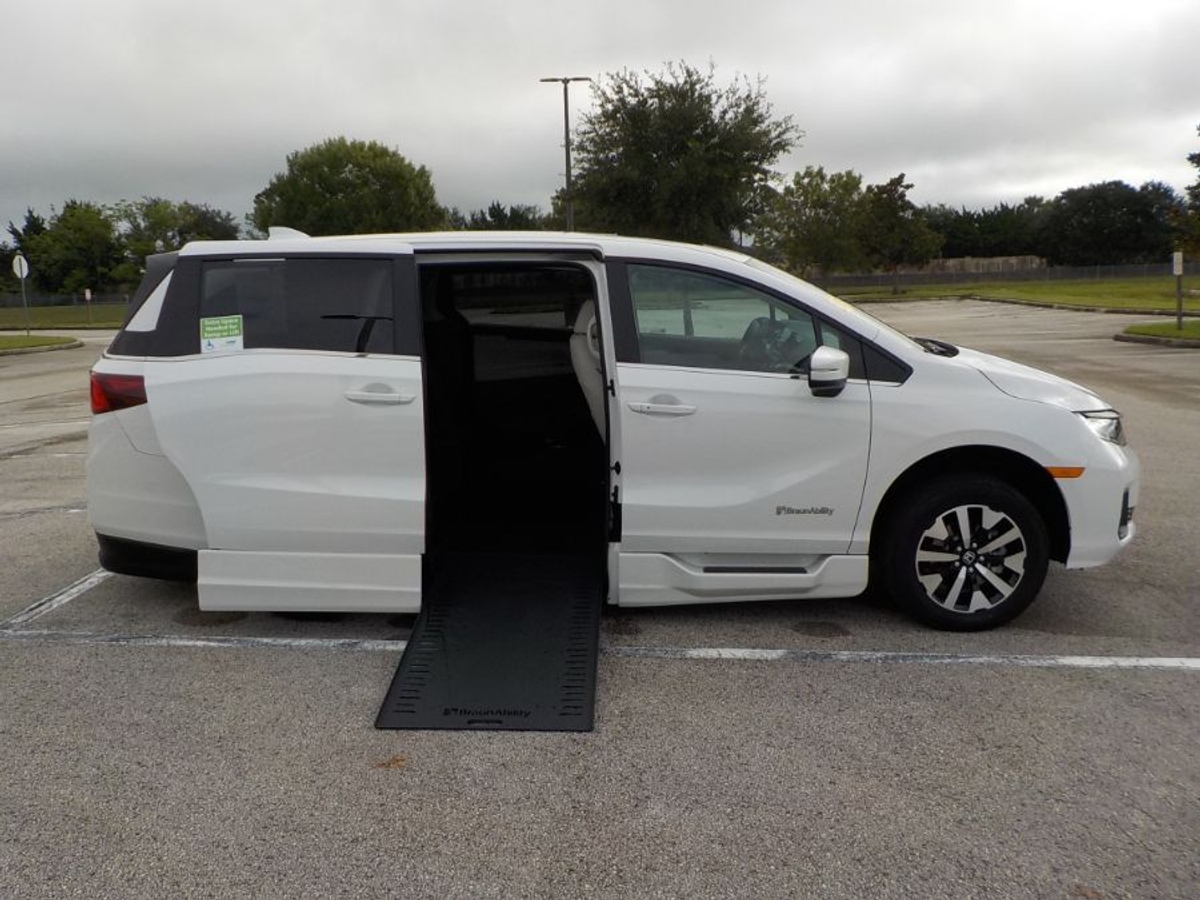 2025 Honda Odyssey EX-L's photo