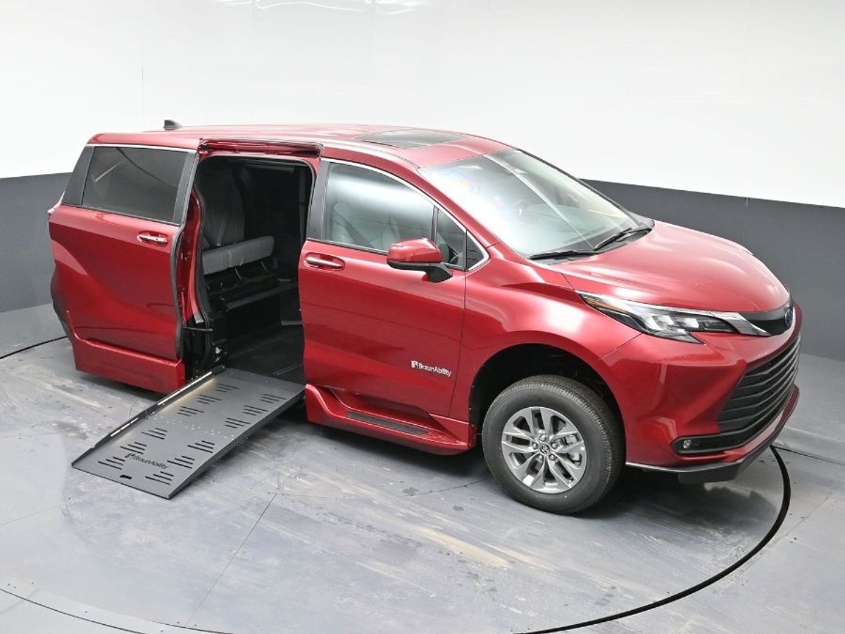 2025 TOYOTA SIENNA - Image 23