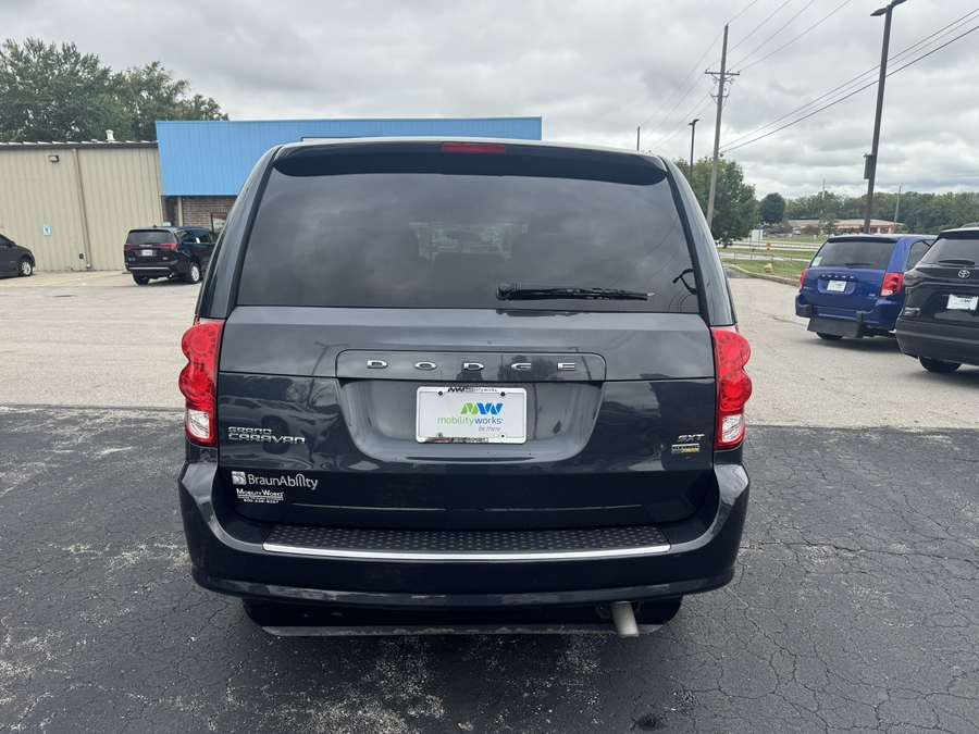 Blue Dodge Grand Caravan image number 15