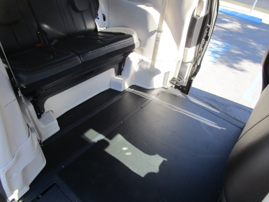 Used 2023 Chrysler Pacifica Touring L - BraunAbility Side Entry Entry In Floor Automatic Ramp