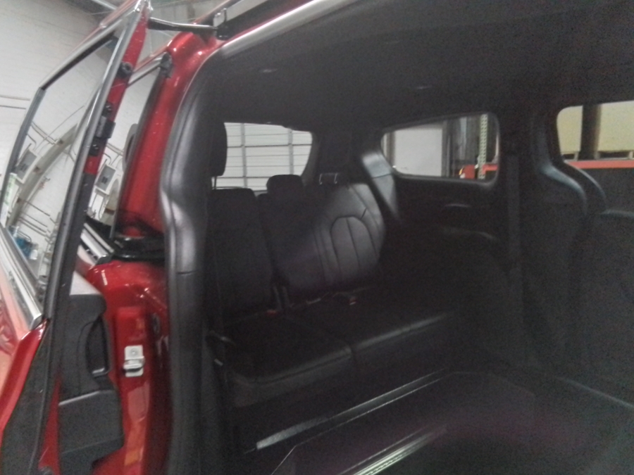 Número de imagen rojo Chrysler Pacifica 17