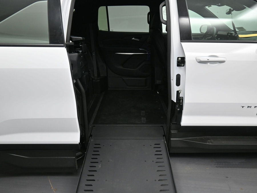 New 2026 Chevrolet Traverse 1LT - BraunAbility Side Entry Entry In Floor Automatic Ramp