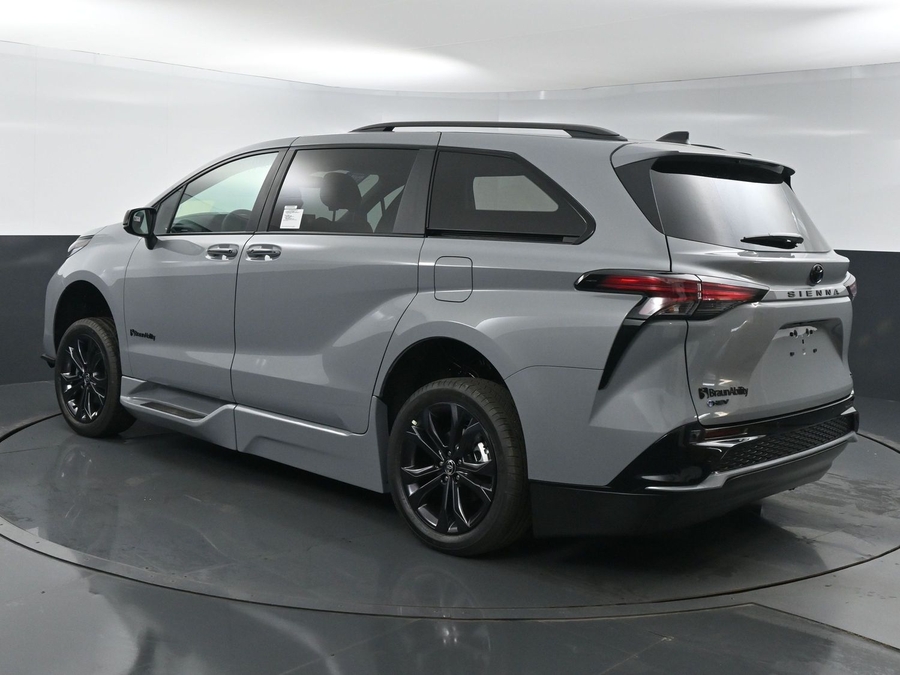 New 2025 Toyota Sienna Hybrid XSE - BraunAbility Side Entry Entry Fold Out Automatic Ramp