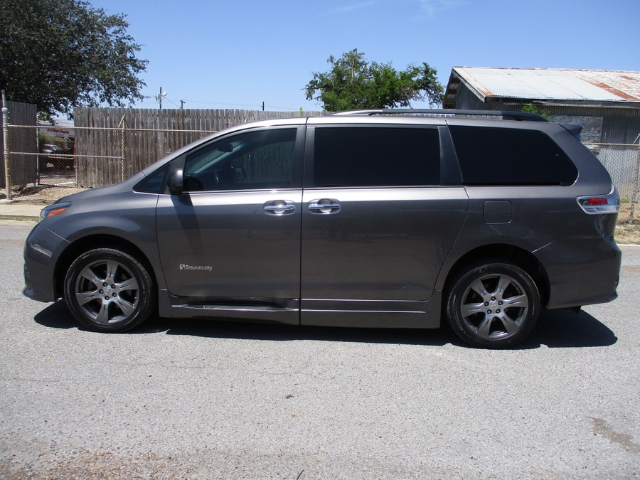 Used 2017 Toyota Sienna SE - BraunAbility Side Entry Fold Out Automatic Ramp