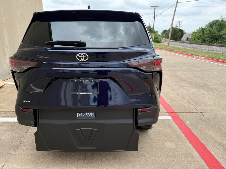 New 2026 Toyota Sienna Hybrid LE - Vantage Mobility Commercial Rear Entry Entry Fold Out Manual Ramp