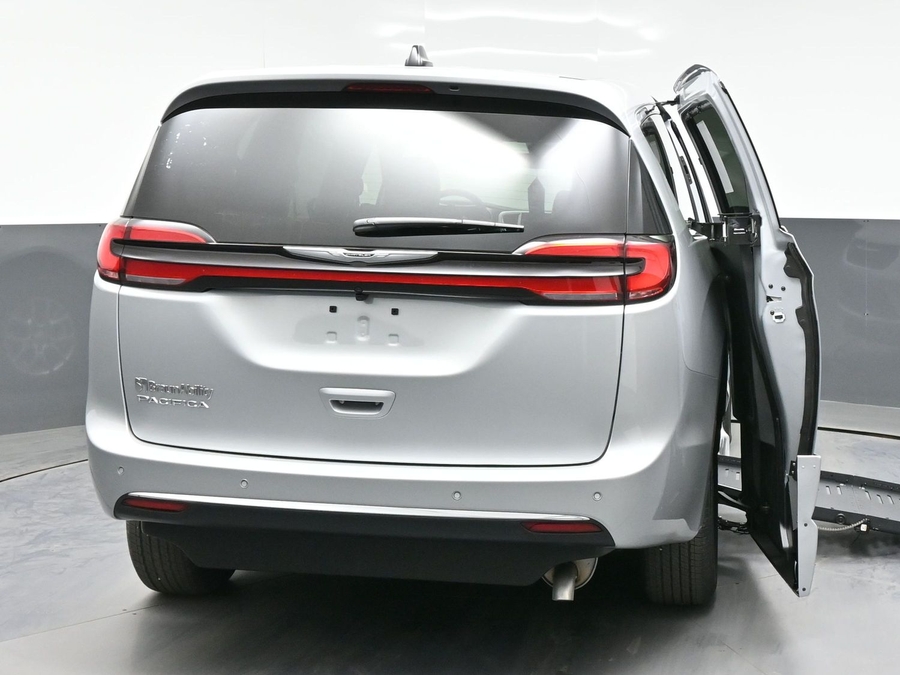New 2026 Chrysler Pacifica Select Safety - BraunAbility Side Entry Fold Out Automatic Ramp