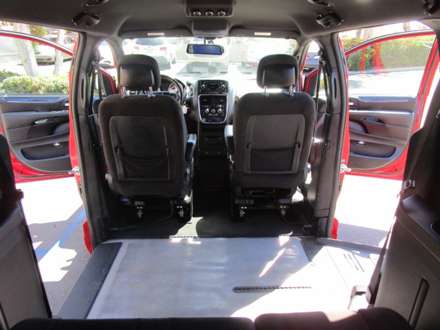 Used 2015 Dodge Grand Caravan SE - BraunAbility Side Entry Entry Fold Out Automatic Ramp