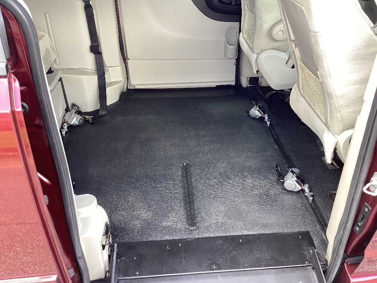 Red Dodge Grand Caravan image number 9