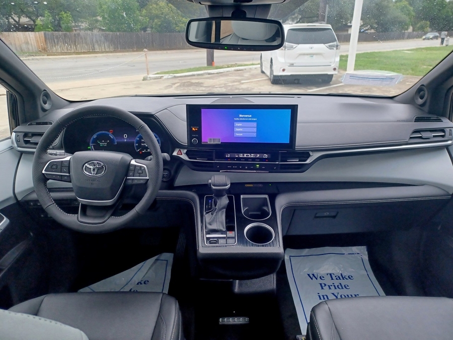 Black Toyota Sienna image number 9