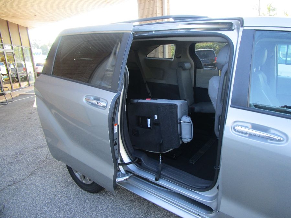 2023 TOYOTA SIENNA - Image 6