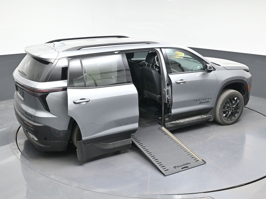 New 2026 Chevrolet Traverse 1LT Midnight Edition - BraunAbility Side Entry Entry In Floor Automatic Ramp