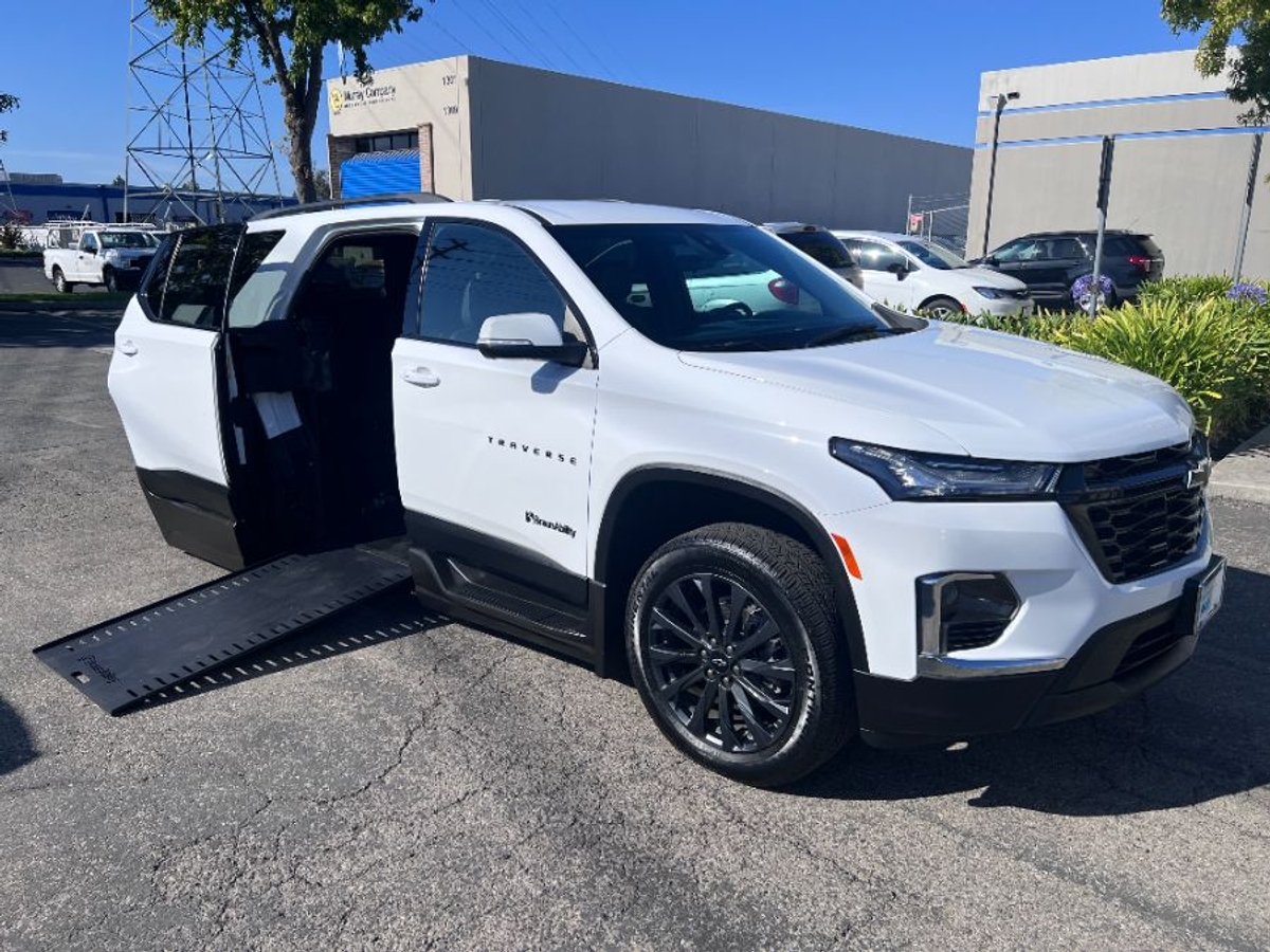 2023 CHEVROLET TRAVERSE - Image 1