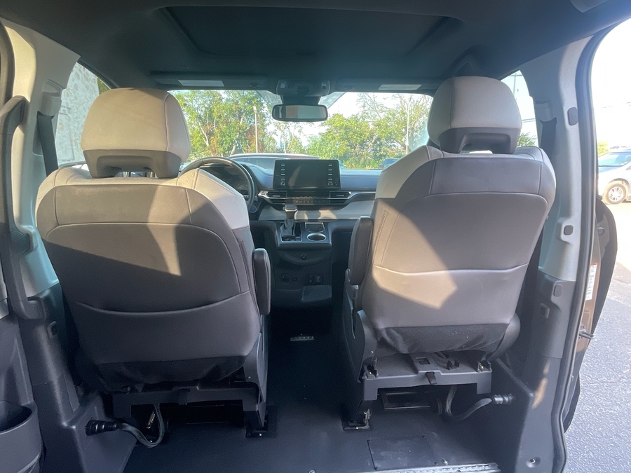 Black Toyota Sienna image number 12
