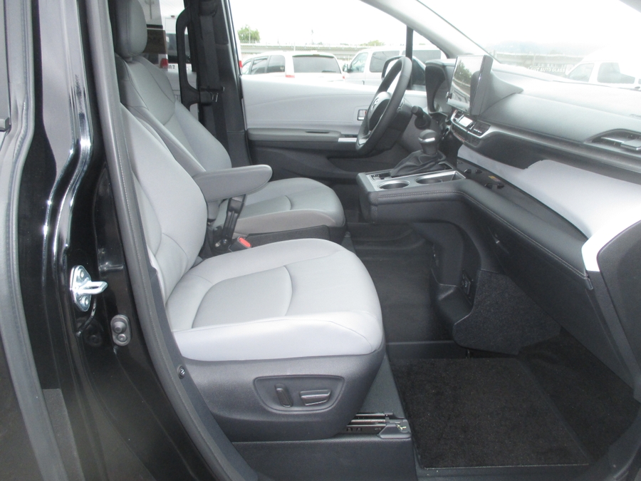 Black Toyota Sienna image number 10