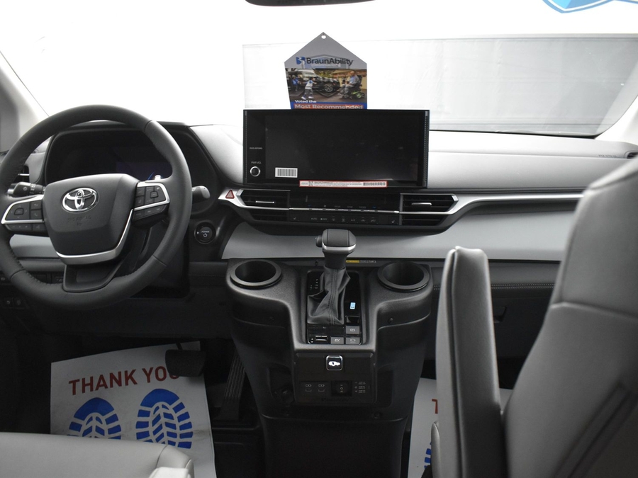 New 2025 Toyota Sienna Hybrid XLE Base - BraunAbility Side Entry Entry In Floor Automatic Ramp