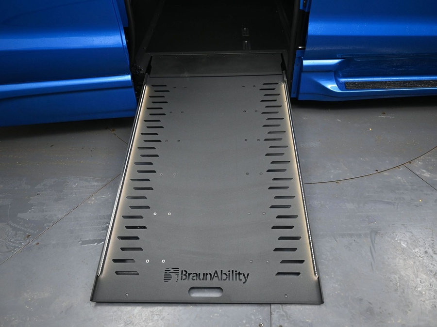 New 2026 Chrysler Pacifica Select Sport - BraunAbility Side Entry Entry In Floor Automatic Ramp