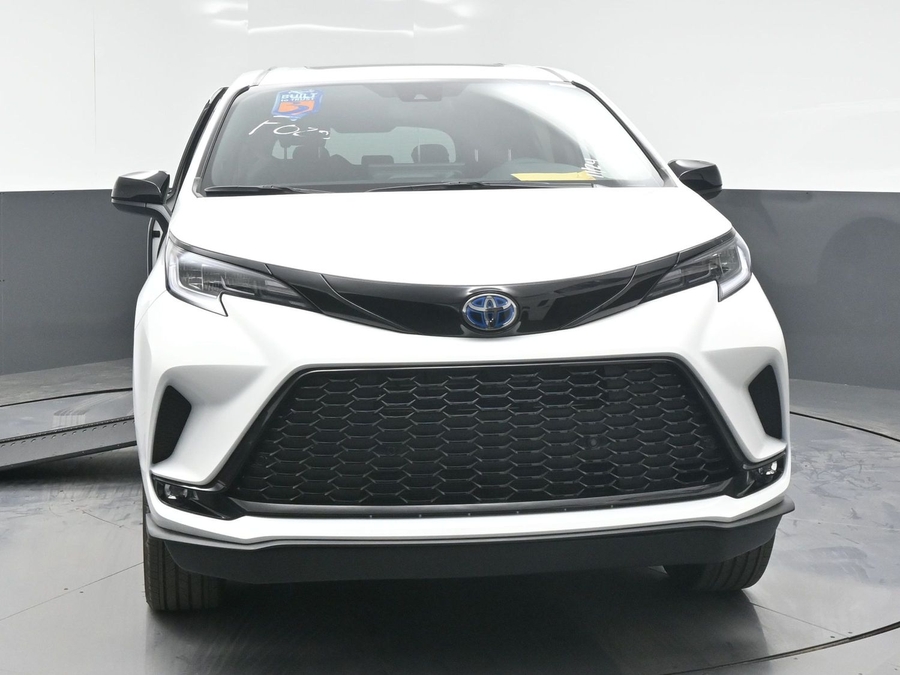 New 2025 Toyota Sienna Hybrid XSE Sport - BraunAbility Side Entry Entry In Floor Automatic Ramp