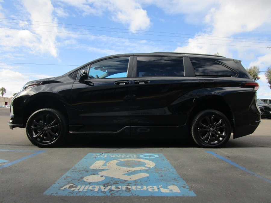 New 2025 Toyota Sienna Hybrid XSE Sport - BraunAbility Side Entry Entry In Floor Automatic Ramp