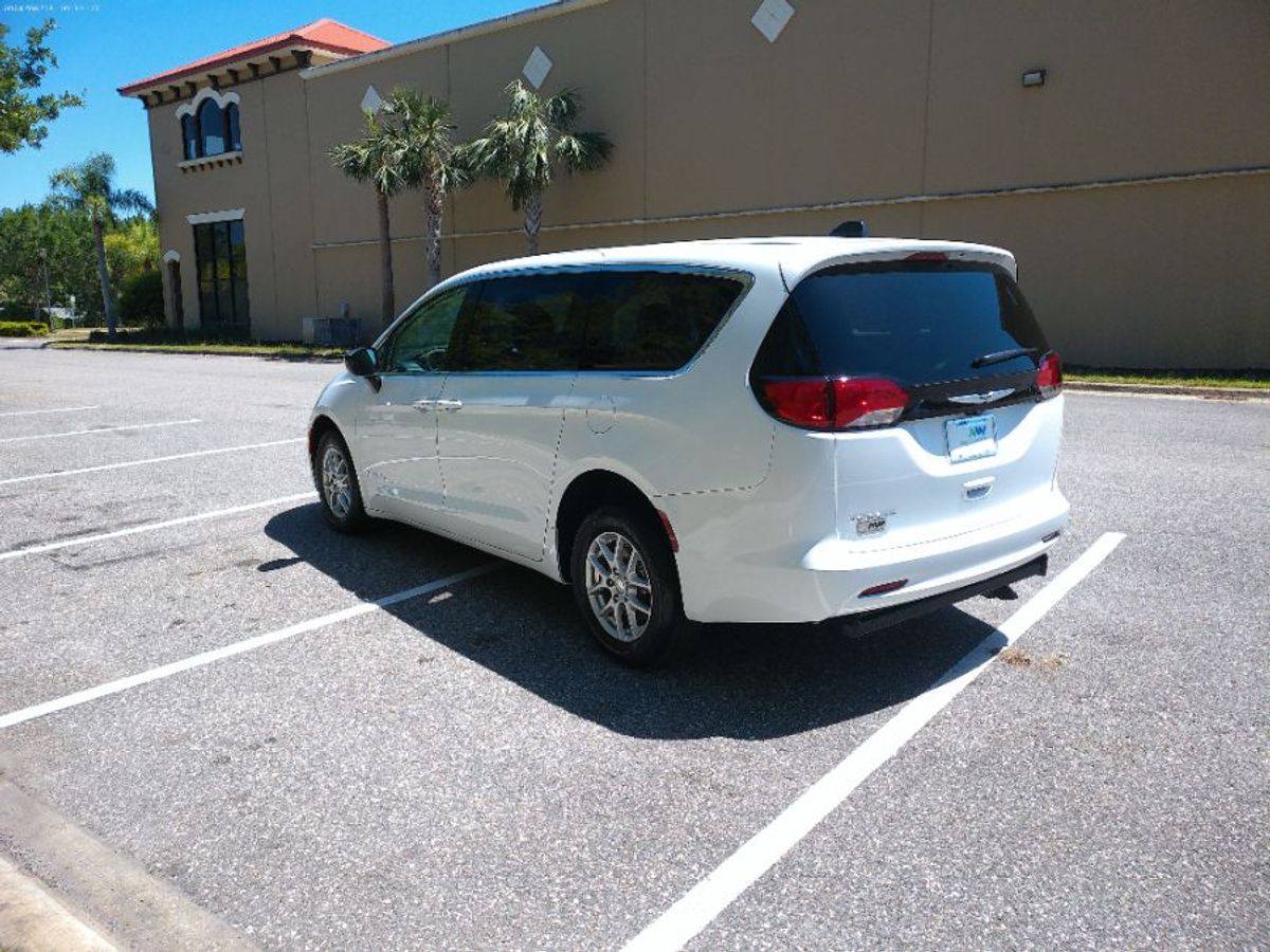 2024 CHRYSLER VOYAGER - Image 7